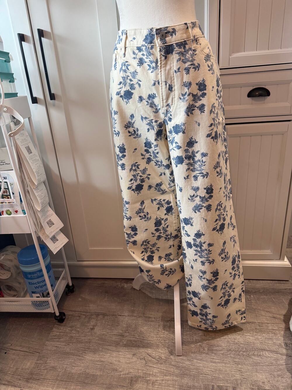 Old Navy Women's Curvy High-Waisted Og Loose Jeans white blue floral 16P NWT